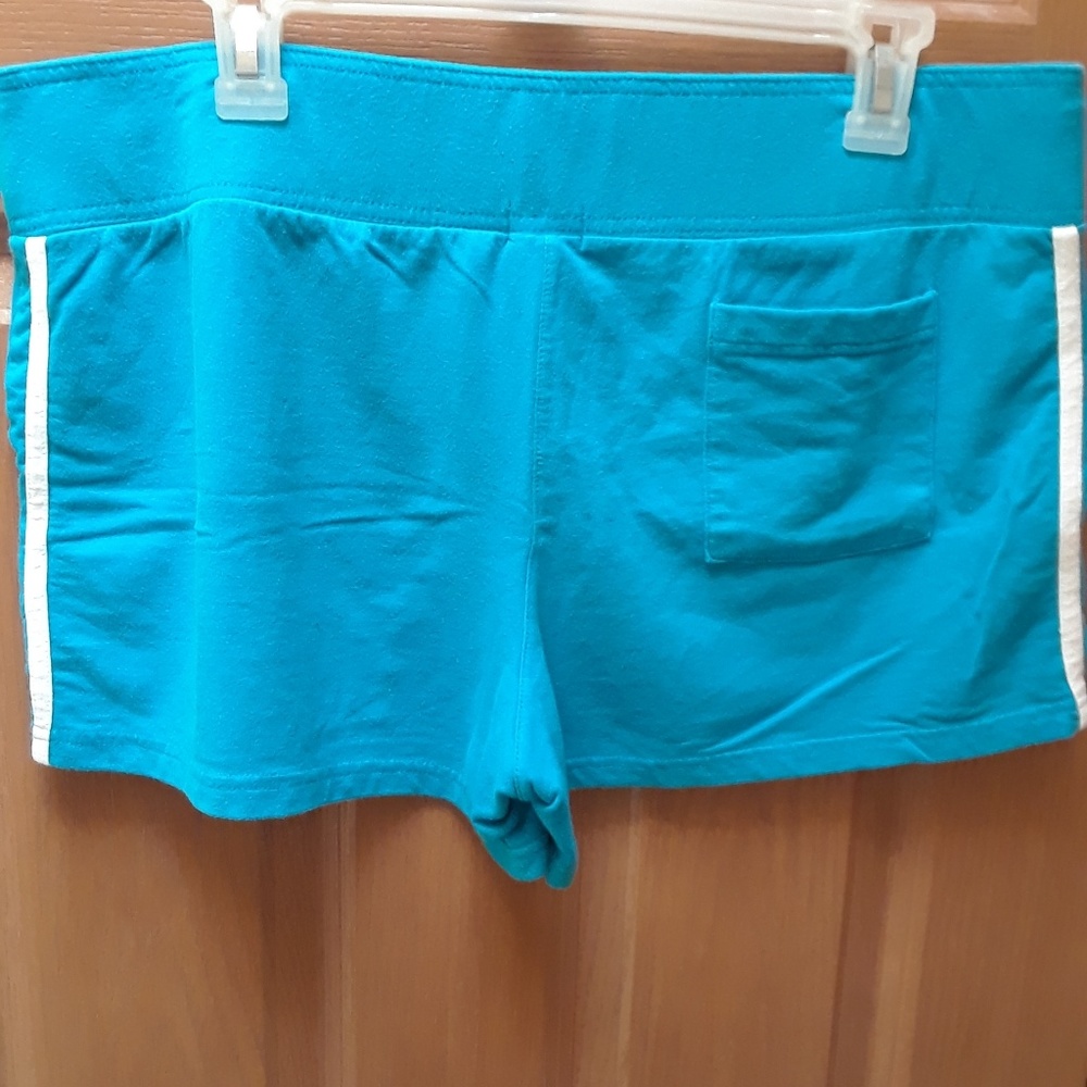 Shorts - Picture 2 of 3